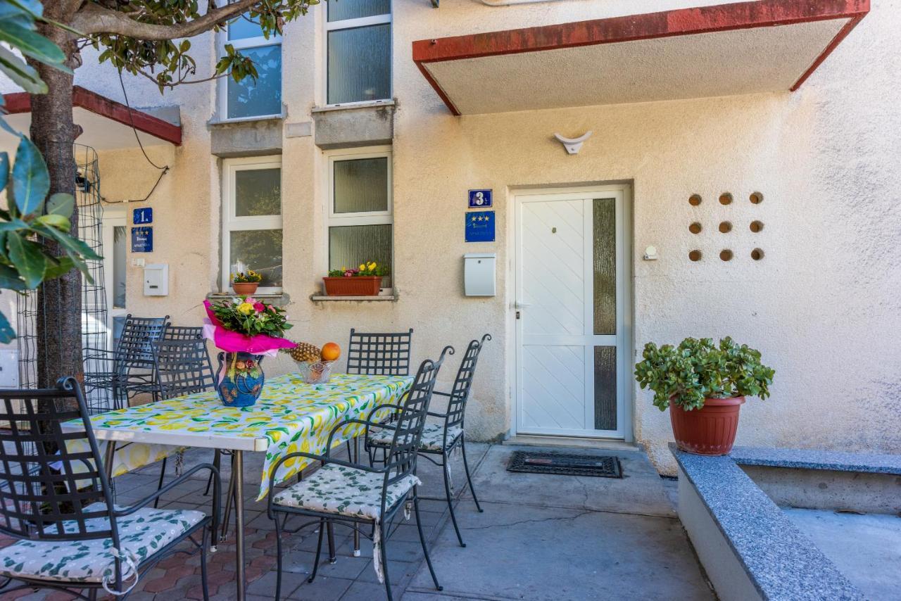 Apartment Mira "Pet Friendly" ซริกเวนิซา ภายนอก รูปภาพ