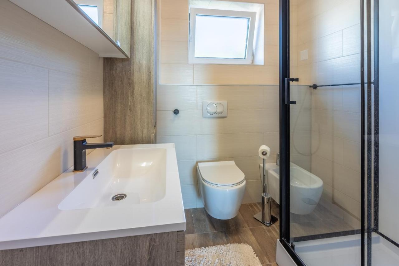 Apartment Mira "Pet Friendly" ซริกเวนิซา ภายนอก รูปภาพ